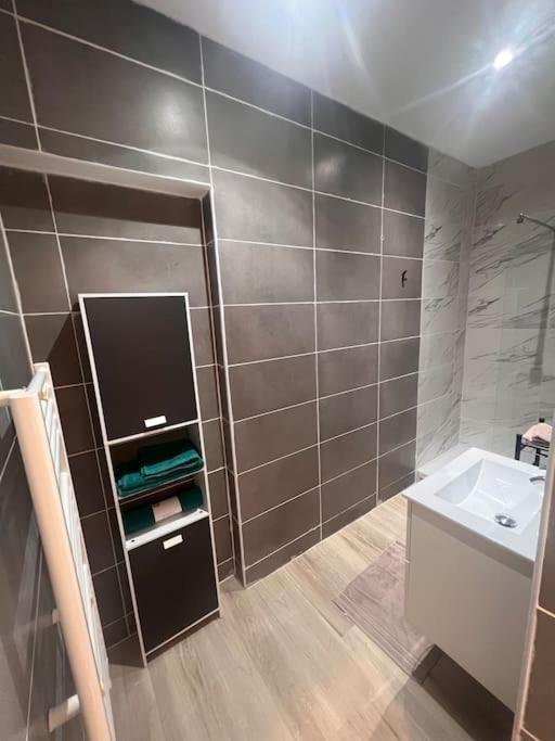 T2 Neuf Et Moderne Climatiser Avec Netflix Amazon 马赛 外观 照片